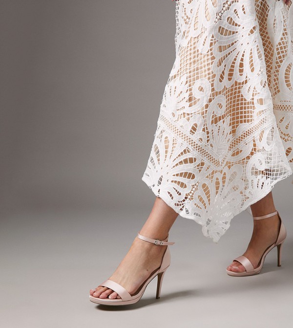 Clover Twist Front Block Heel Sandals