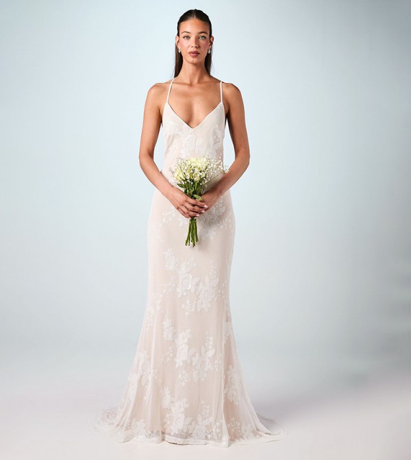 فستان زفاف ماكسي بياقة V 