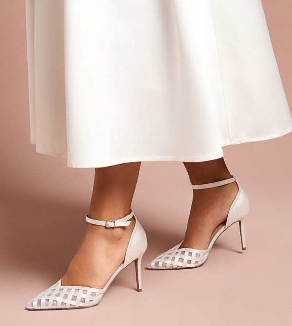 حذاء كعب مزين بفيونكة