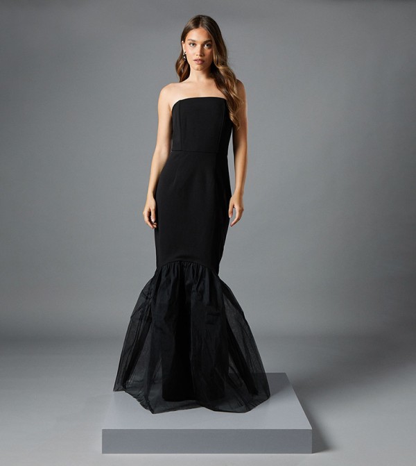 فستان ماكسي بدون حمالات بقصة ضيقة وذيل 