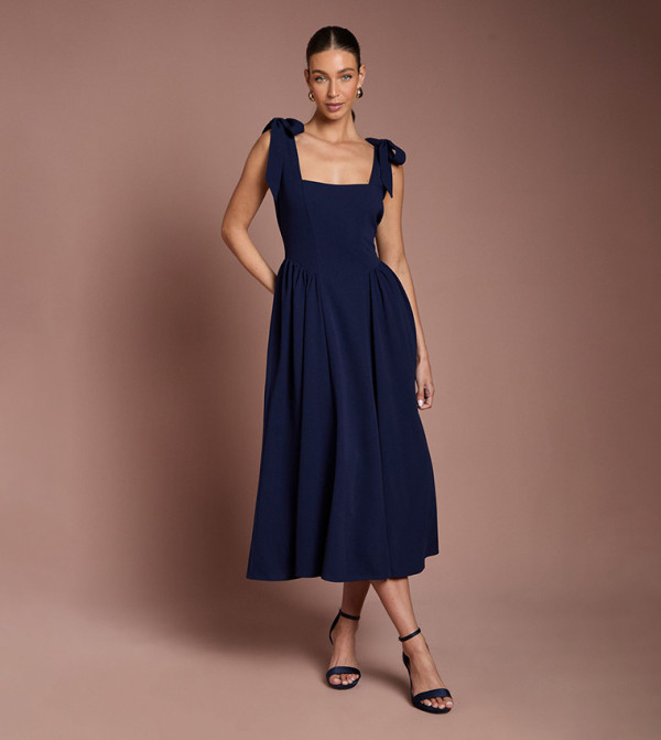 فستان ميدي كريب بلا كم مع فيونكة