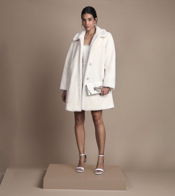 جاكيت فرو بأزرار 