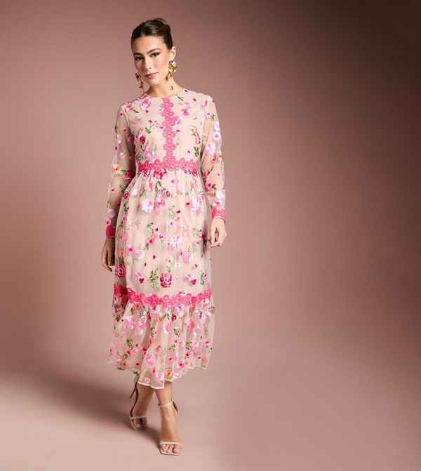 فستان ميداكسي مطرز بالورود