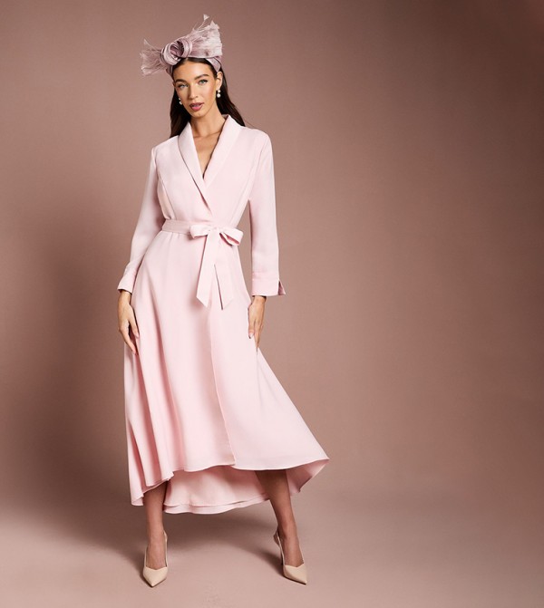 فستان سهرة ميدي ساتان لف وحزام وبقبة