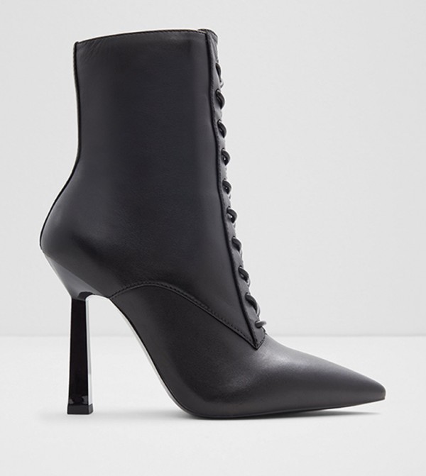 Oliewet Knitted Pointed Toe Sock Boots Black