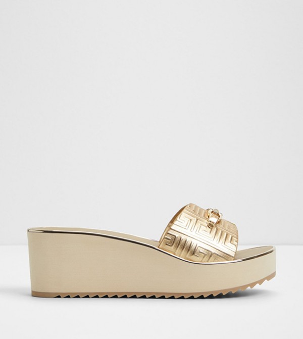 BERIANA Textured Wedge Sandals