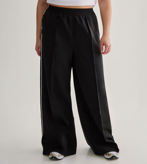Curve Contrast Piped Sweatpants