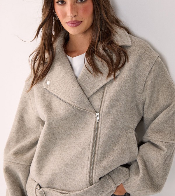 جاكيت بايكر واسع بحزام 