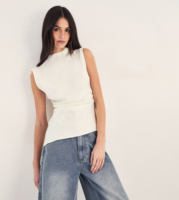 توب ساتان بقبة عالية مزموم بلا كم 