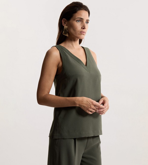 Crepe Essential Sleeveless Top