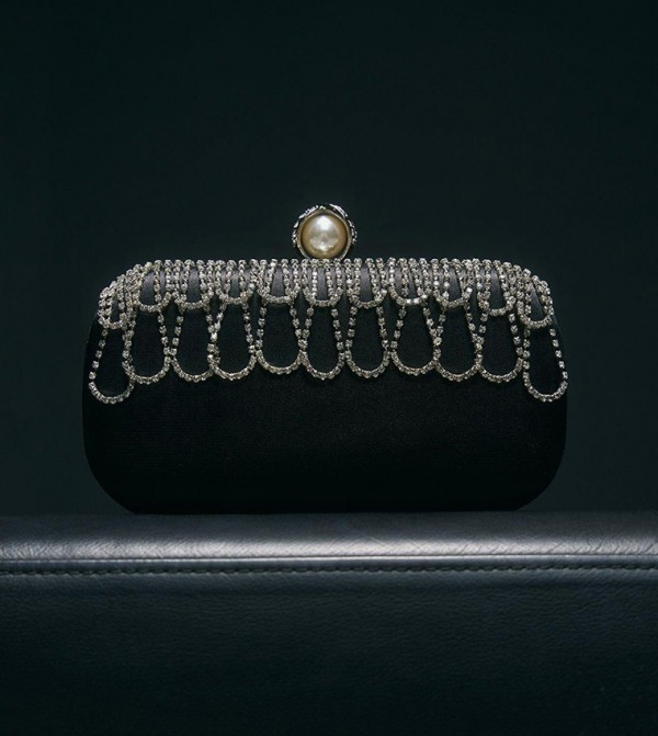 Scallop Detailed Embellished Clutch
