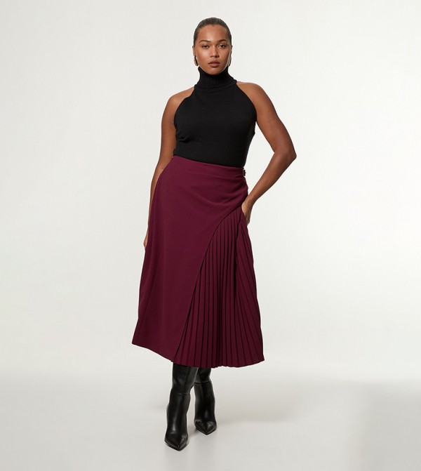 Curve Tailored Buckle Detail Pleated Midi Skirt