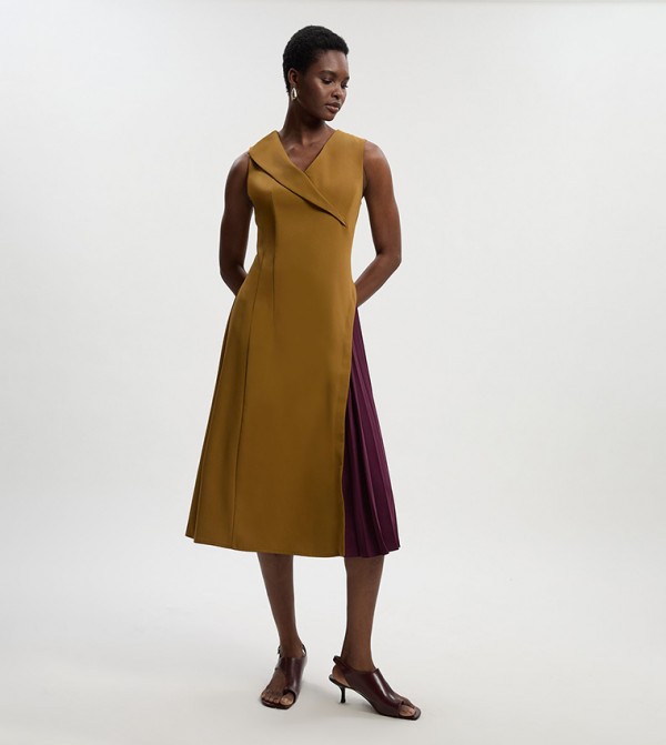Soft Tailored Color Block Pleated Side Sleeveless Midi Dress