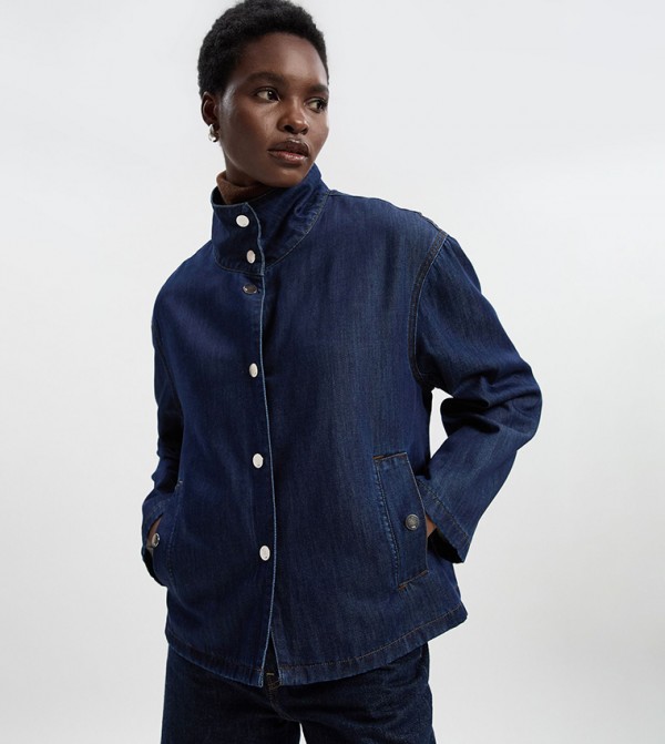 جاكيت جينز بياقة عالية مع جيوب