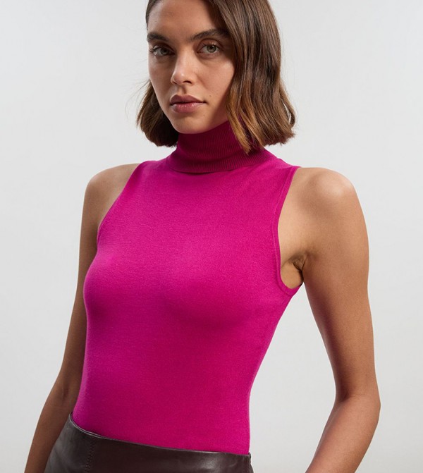 توب محبوك بدون كم بياقة مطوية 