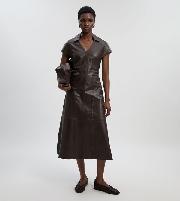 فستان ميدي بقبة جلد وقصة مفصلة 