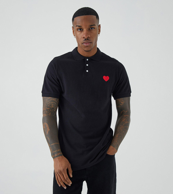 تيشيرت بولو مطرز بكم قصير 