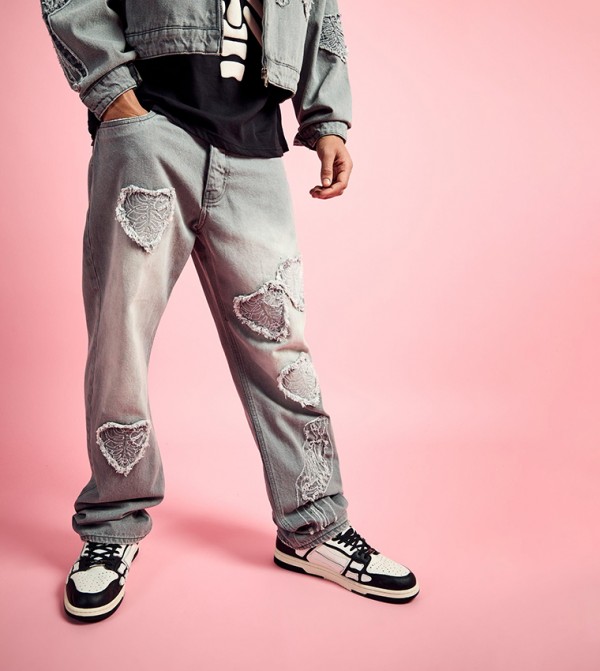 Rigid Heart Appliqued Relaxed Fit Jeans