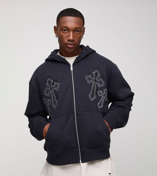 هودي بصيغة بوكس بسحّاب وتطريز متقاطع