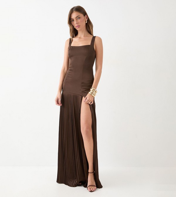 فستان ماكسي ساتان بكسرات لوصيفات العروس