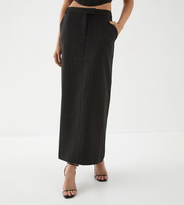 تنورة ماكسي مخططة بخصر عالي 