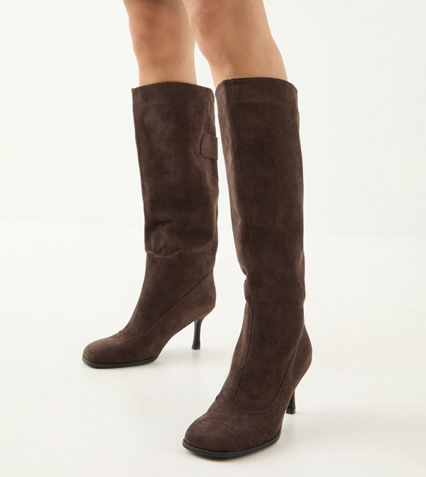 بوت طويل شامواه صناعي بمقدمة مربعة وكعب ستيليتو 