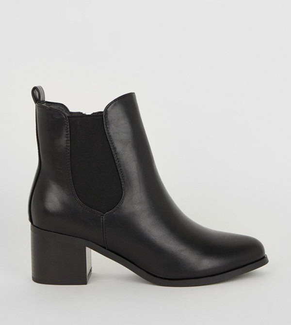 Buy Dorothy Perkins Maia Block Heel Chelsea Boots In Black 6thStreet Bahrain