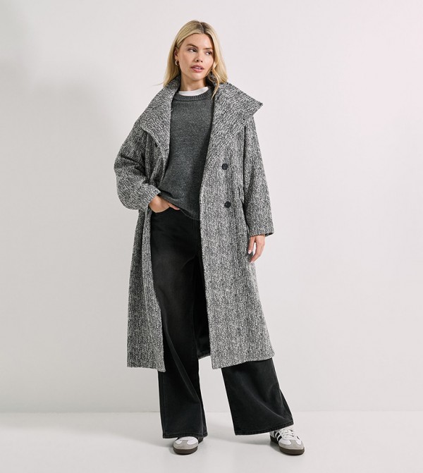 جاكيت بأزرار وياقة مطوية 