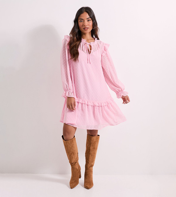 فستان ميني بياقة بربطة وكسرات للمقاسات الصغيرة