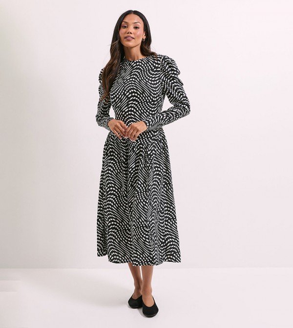 فستان ميدي بخصر منخفض وطبعة 