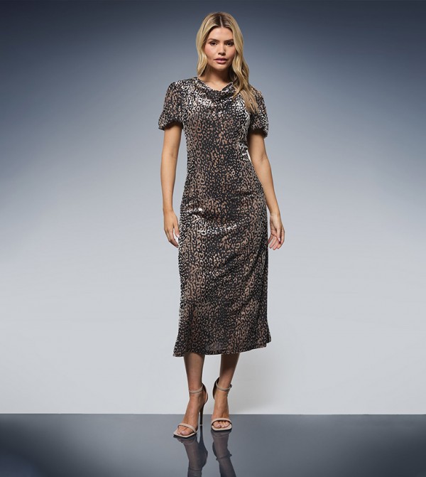 فستان ميدي بياقة متدلية وكم باف 