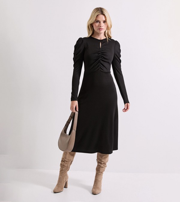 فستان ميدي بياقة بفتحة صغيرة و كم طويل