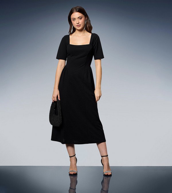 فستان ميدي بقبة مربعة