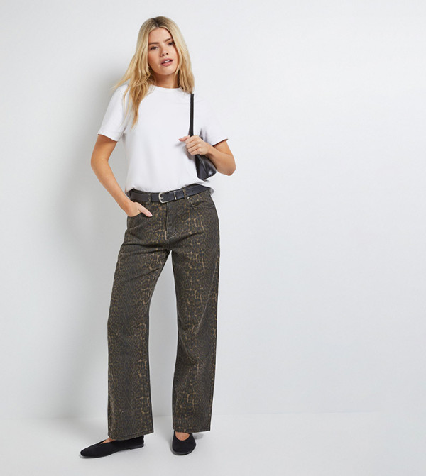 High Waist Tapered Straight Fit Jeans