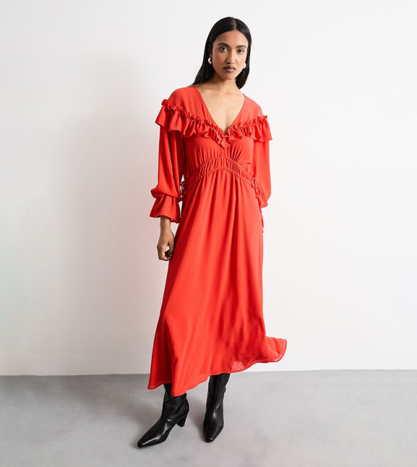 فستان ماكسي بقبة V وأكتاف مكشكشة 