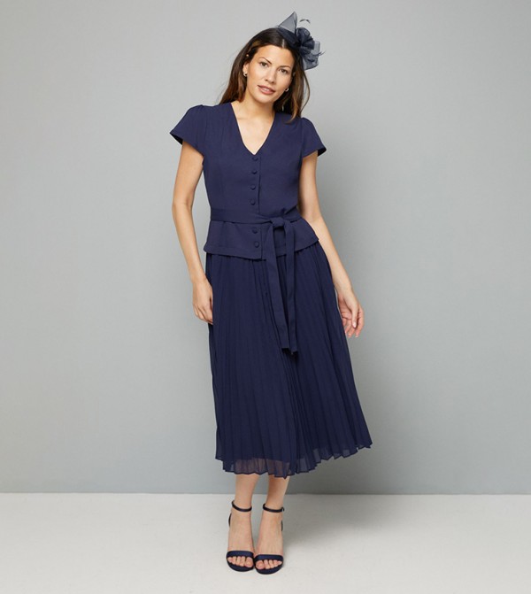 فستان ميدي كريب بأزرار وكسرات