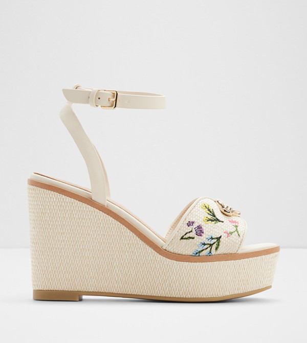 CARRABRIRIEL Ankle Strap Wedge Sandals