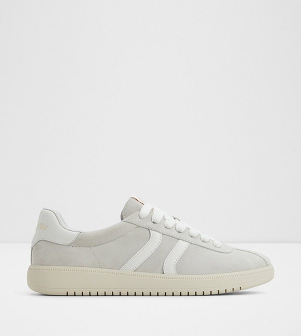CHICSNEAKER Textured Lace-Up Sneakers