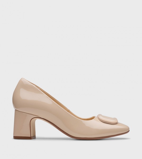 FERNIE TRIM Glossy Pointed Toe Pumps