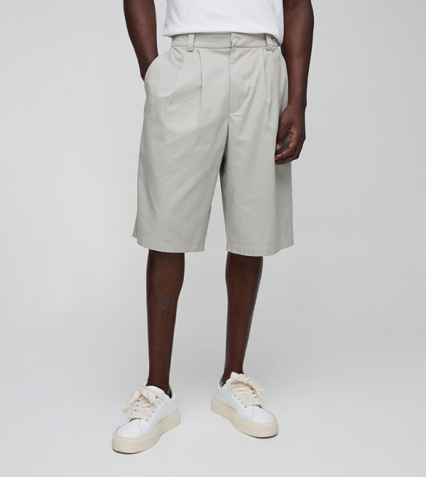 Relaxed Fit Fixed Waistband Pleat Detail Shorts