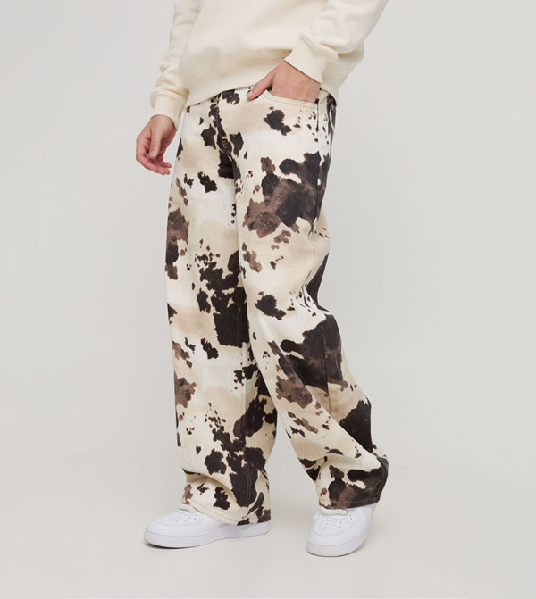 بنطال جينز بطبعة 