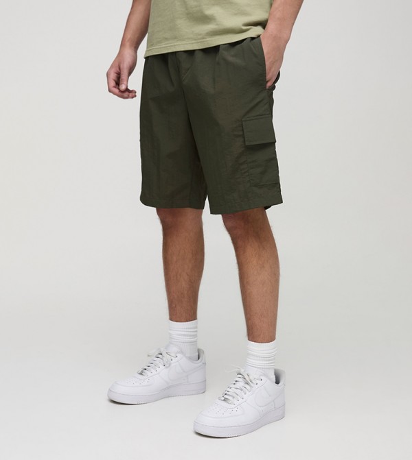 Elastic Waist Relaxed Fit Mid Rise Crinkle Nylon Cargo Shorts