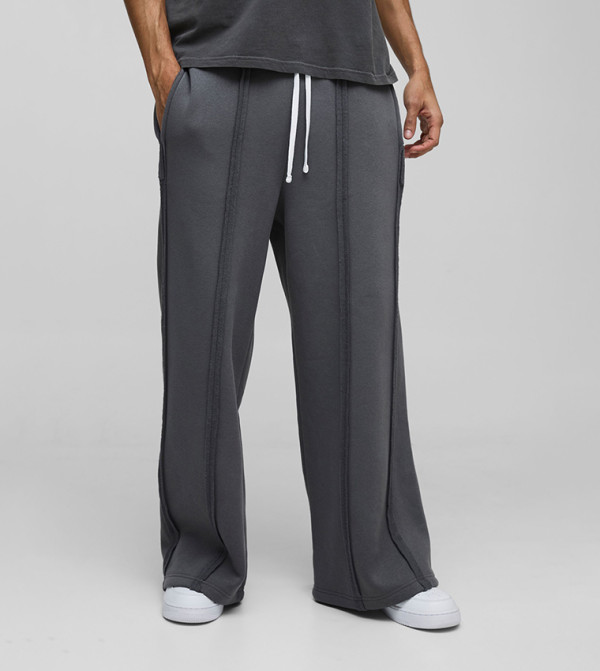 بنطال رياضي واسع 