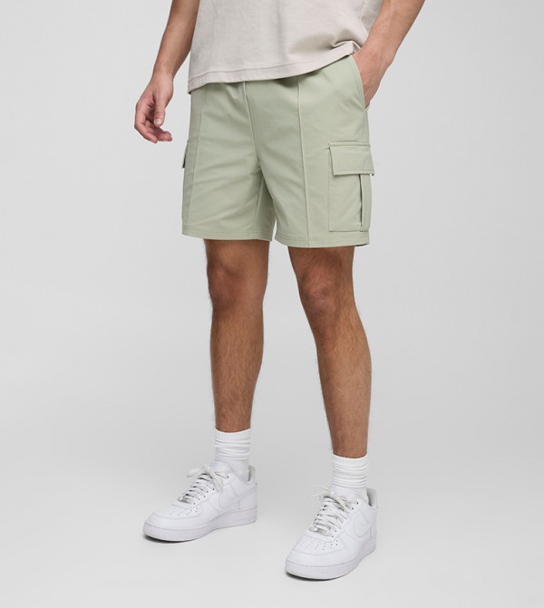Elastic Waist Technical Stretch Slim Fit Pintuck Cargo Shorts