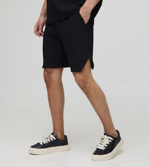 Relaxed Fit Runner Hem Pleated Shorts