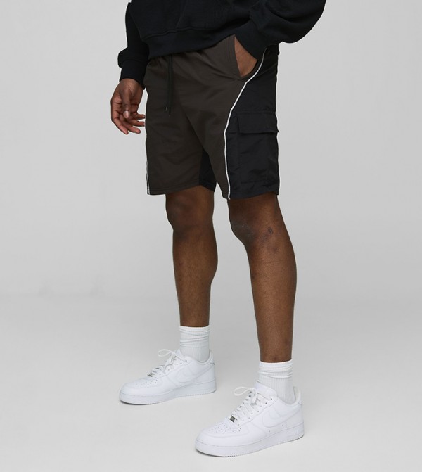 Elastic Waist Nylon Color Block Slim Fit Mid Length Shorts