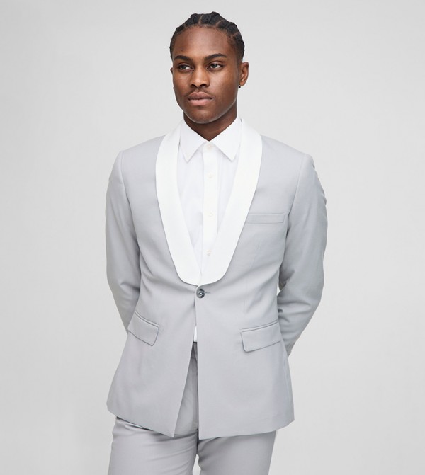 Solid Slim Fit Contrast Collar Blazer