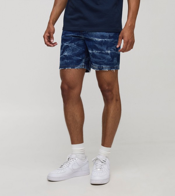 شورت جينز بقصة ضيقة