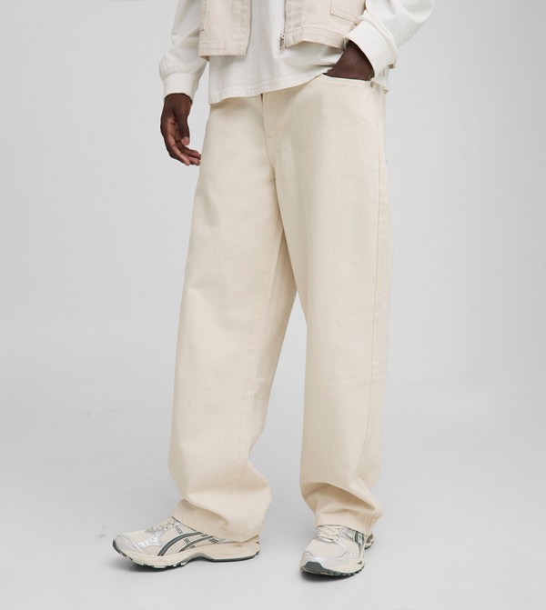 Button Closure Relaxed Fit Jeans
