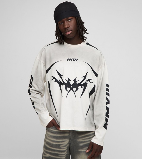 تيشيرت واسع ثقيل الوزن بأكمام طويلة